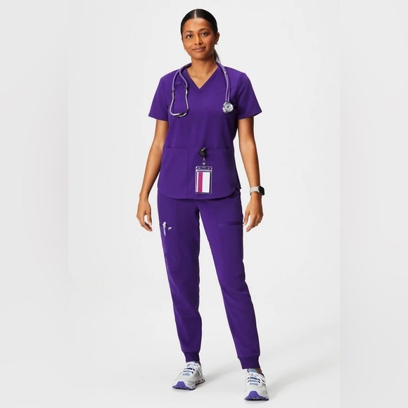 Fabletics Method Scrub Top in ultraviolet size XL - Picture 3 of 8